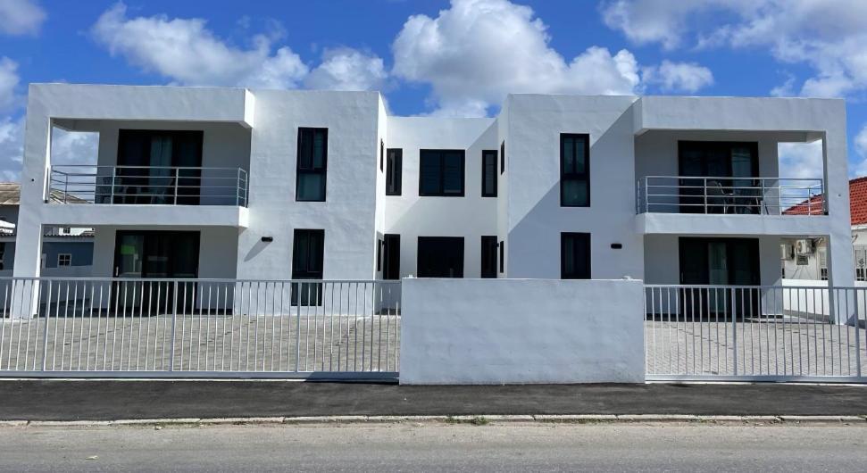 شقة Whitehouse Boulevard, Close To Mambo Beach And City Centre يلمستاد المظهر الخارجي الصورة