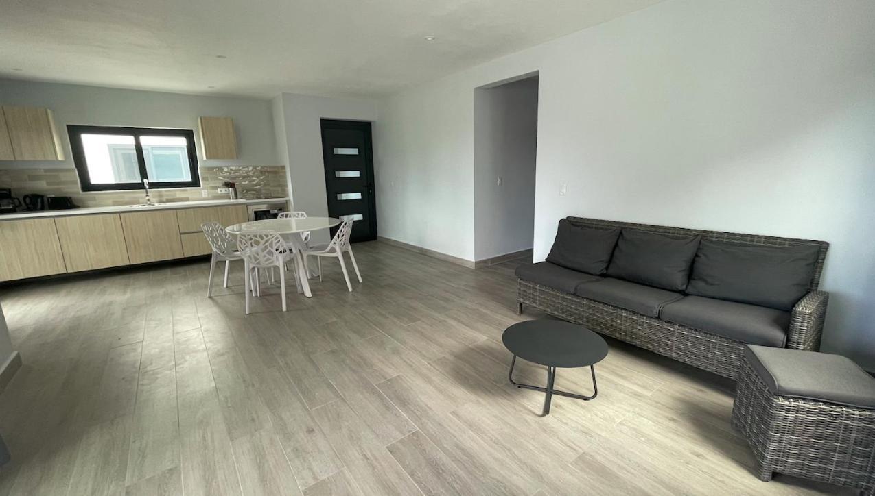 شقة Whitehouse Boulevard, Close To Mambo Beach And City Centre يلمستاد المظهر الخارجي الصورة