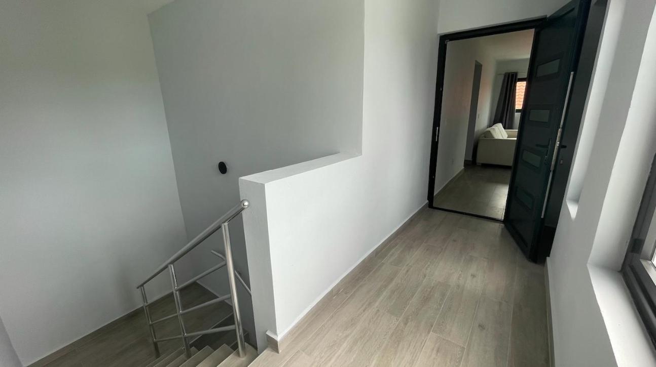شقة Whitehouse Boulevard, Close To Mambo Beach And City Centre يلمستاد المظهر الخارجي الصورة