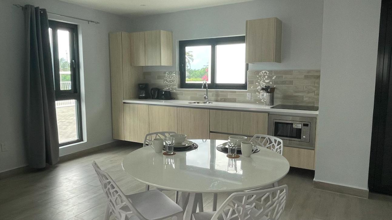شقة Whitehouse Boulevard, Close To Mambo Beach And City Centre يلمستاد المظهر الخارجي الصورة