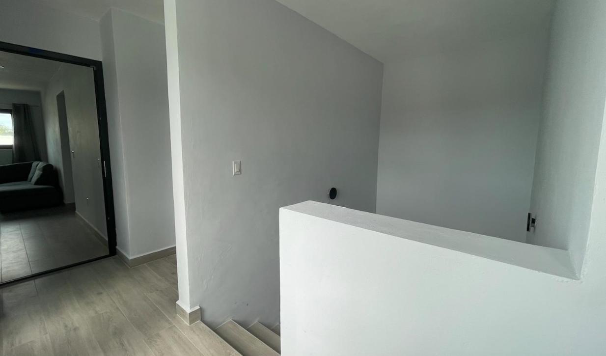 شقة Whitehouse Boulevard, Close To Mambo Beach And City Centre يلمستاد المظهر الخارجي الصورة